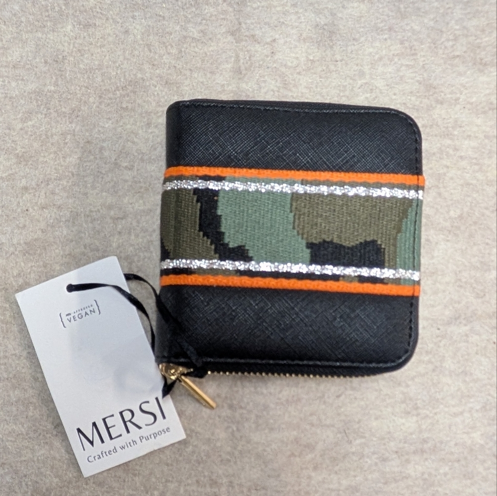 *NWT Mersi Vegan Leather Black & Camouflage Wallet w/Silver Accent 4x4 Zipper